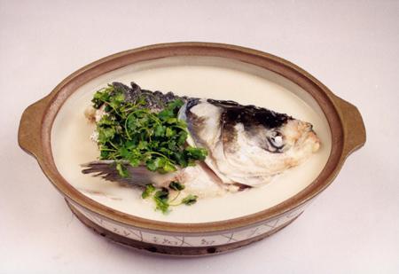 茼蒿魚頭湯